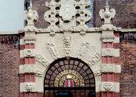 History Trips | Agnietenkapel (poort). Werd in 1631 in gebruikgenomen als instelling voor hoger onderwijs, het Athenaeum Illustre.